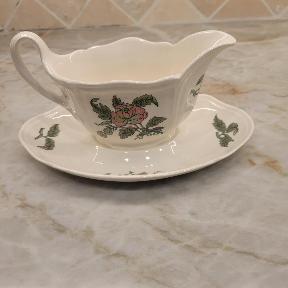 Wedgwood Mandarin Barlaston TK441 Queen's Shape Gravy Boat w/Attached Underplate